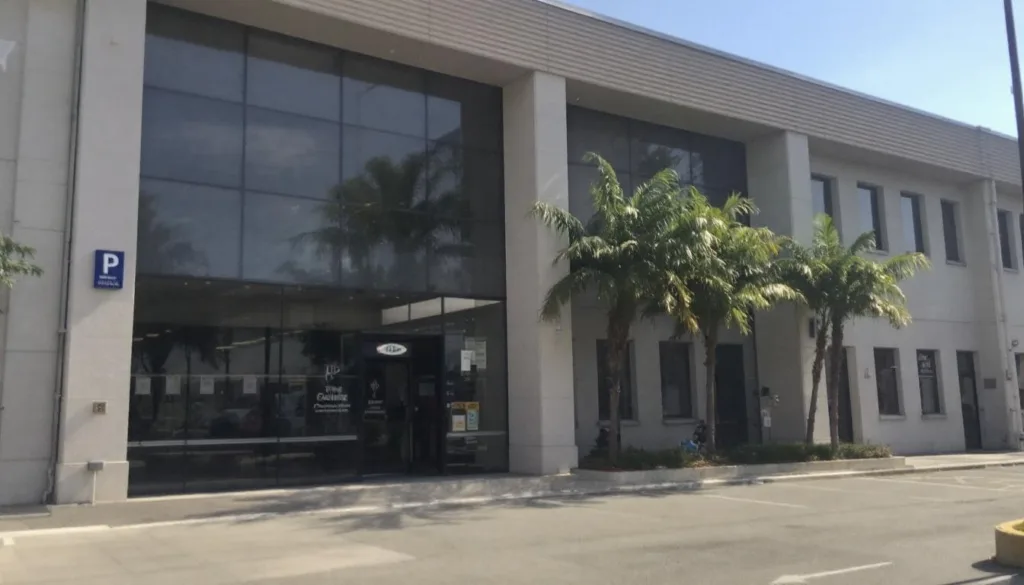 ein erfahrener dekorateur zeigt dir einfache und effektive methoden, um alte, vergilbte bettlaken wieder frisch und sauber aussehen zu lassen. entdecke praktische tipps zur rettung deiner bettwäsche!